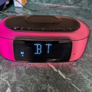 iHome magsafe charging alarm clock